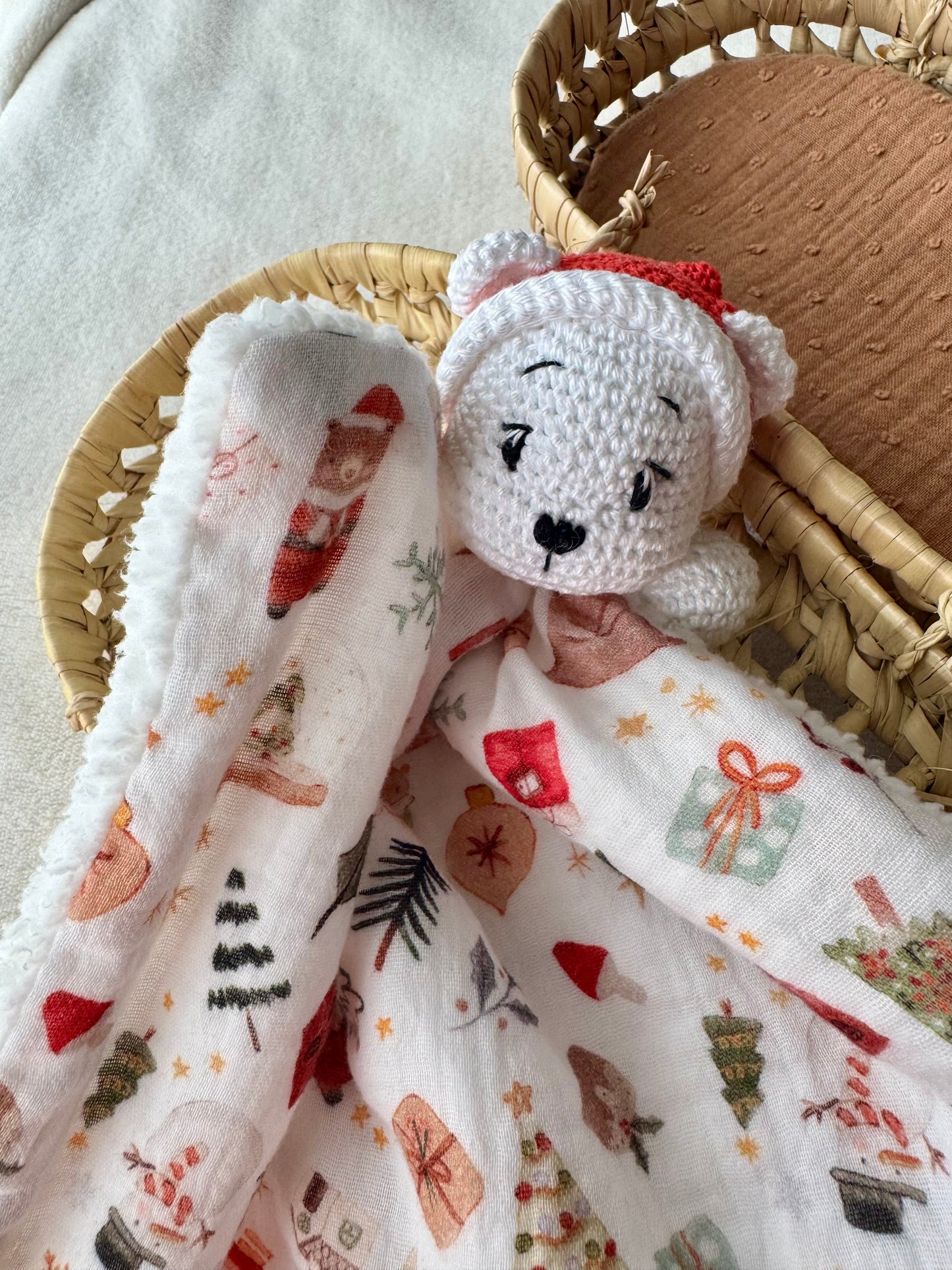 🐻 Teddy de Noël – Ourson blanc au bonnet rouge ❄️