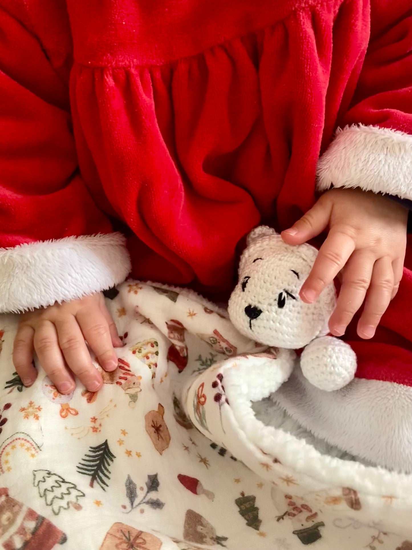 🐻 Teddy de Noël – Ourson blanc au bonnet rouge ❄️